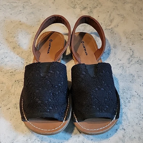 Airwalk Sandals Black Flats Crochet Super Cute! - Picture 1 of 11